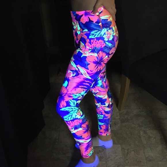 Fused Hawaii leggings/swim pants size medium but fit more like a small - Picture 7 of 7